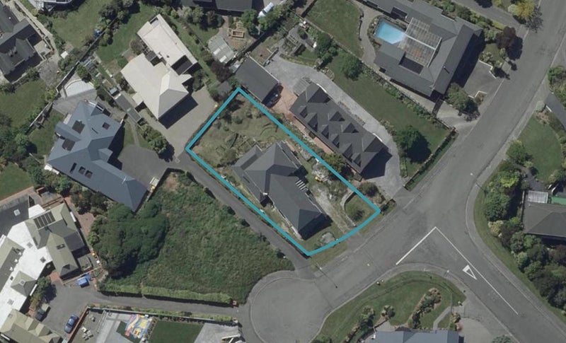 2 Clovelly Place, Westmorland, Christchurch - Carousel 1