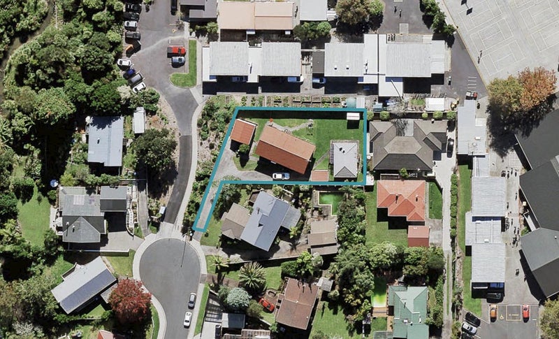 11 Castlewood Grove, Blockhouse Bay, Auckland - Carousel 1