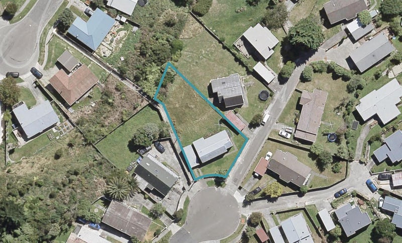 8 Clapham Grove, Stokes Valley, Lower Hutt - Carousel 1