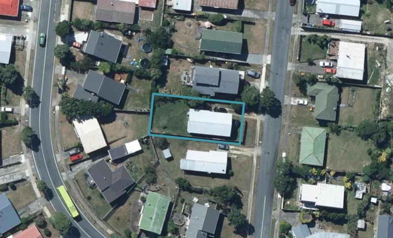 5 Limerick Grove, Ascot Park, Porirua - Carousel 1