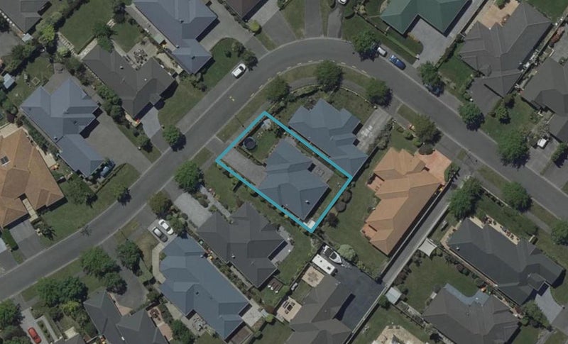 11 Kinsella Crescent, Aidanfield, Christchurch - Carousel 1