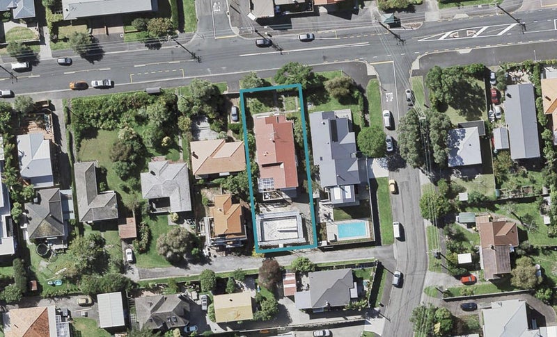 31 Old Lake Road, Narrow Neck, Auckland - Carousel 1