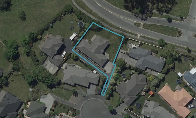 8 Bezar Green, Aidanfield, Christchurch - Carousel 1