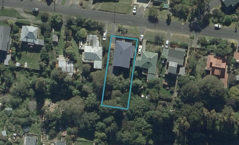 10 Gorman Street, Macandrew Bay, Dunedin - Carousel 1