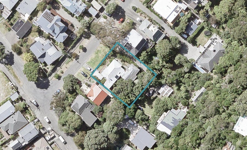 6 MAHOE ST , Eastbourne, Lower Hutt - Carousel 1