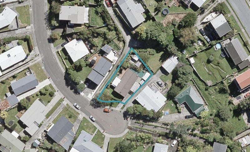 35 Vista Crescent, Maoribank, Upper Hutt - Carousel 1
