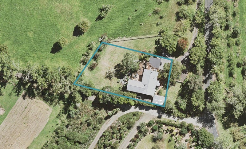 91 Shaw Road, Oratia, Auckland - Carousel 1