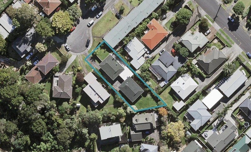 1/4 Nea Place, Hillcrest, Auckland - Carousel 1