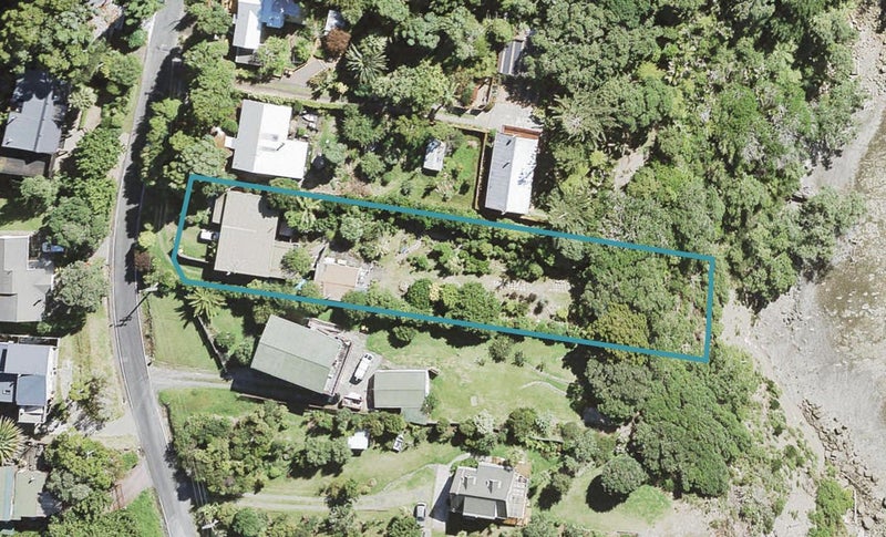 84 Kauri Point Road, Laingholm, Auckland - Carousel 1