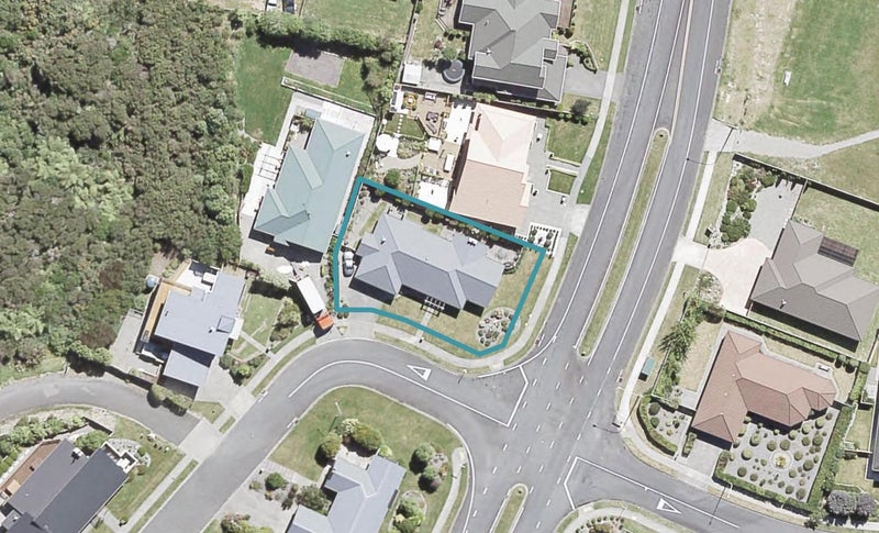 2 Garrett Place, Riverstone Terraces, Upper Hutt - Carousel 1