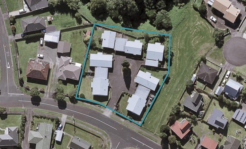 1/21 Kauri Street, Merrilands, New Plymouth - Carousel 1