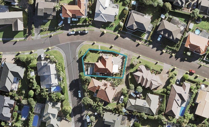 11 Ferntree Terrace, West Harbour, Auckland - Carousel 1