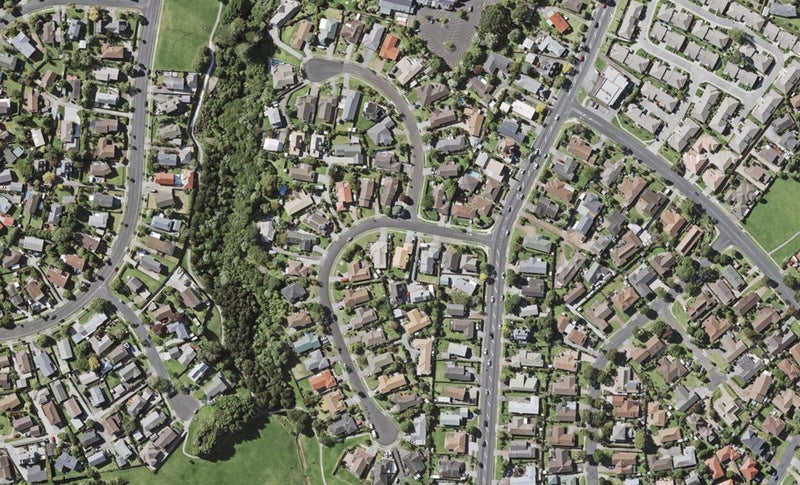 8 Pinewood Grove, Botany Downs, Auckland - Carousel 1