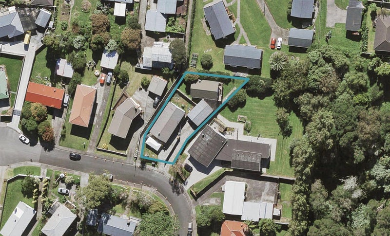 30 Normandy Place, Henderson, Auckland - Carousel 1
