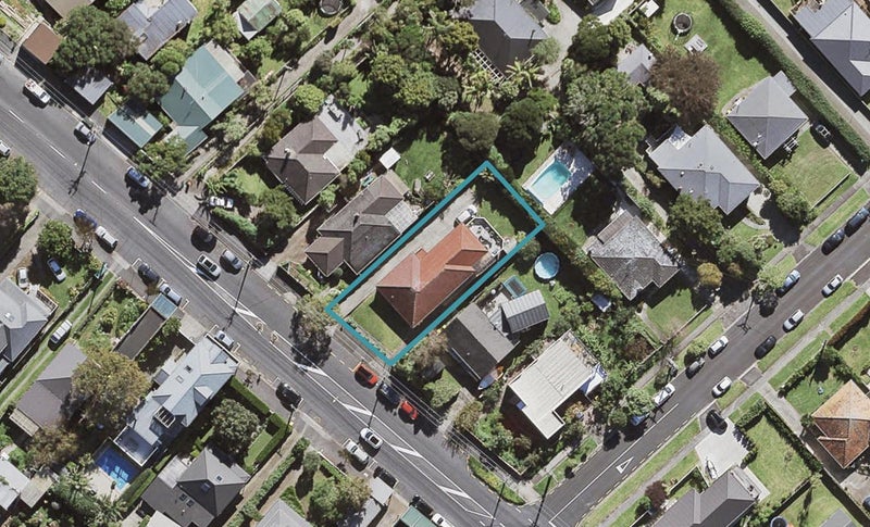 129 Hinemoa Street, Birkenhead, Auckland - Carousel 1