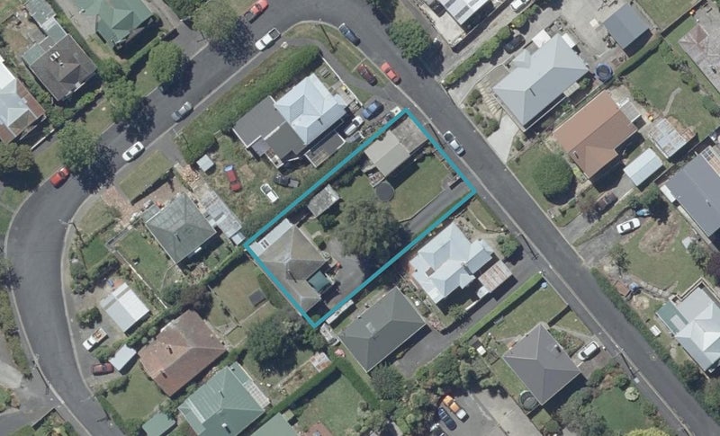 18 Jellicoe Crescent, Kaikorai, Dunedin - Carousel 1