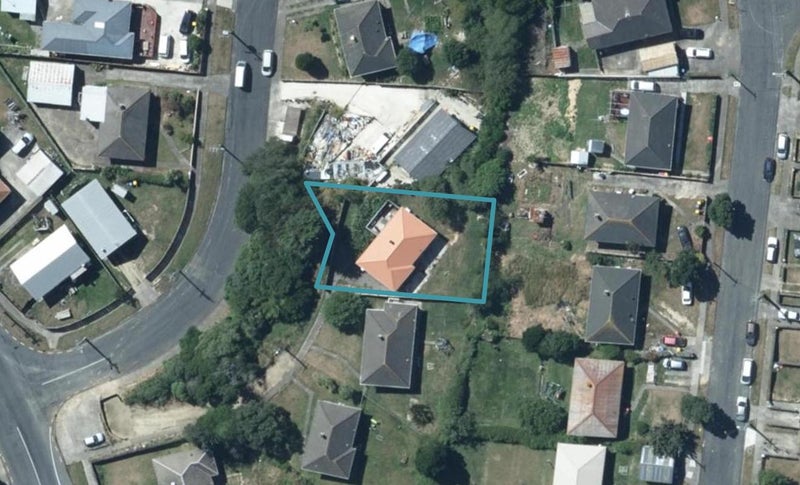8 Hereford Street, Cannons Creek, Porirua - Carousel 1