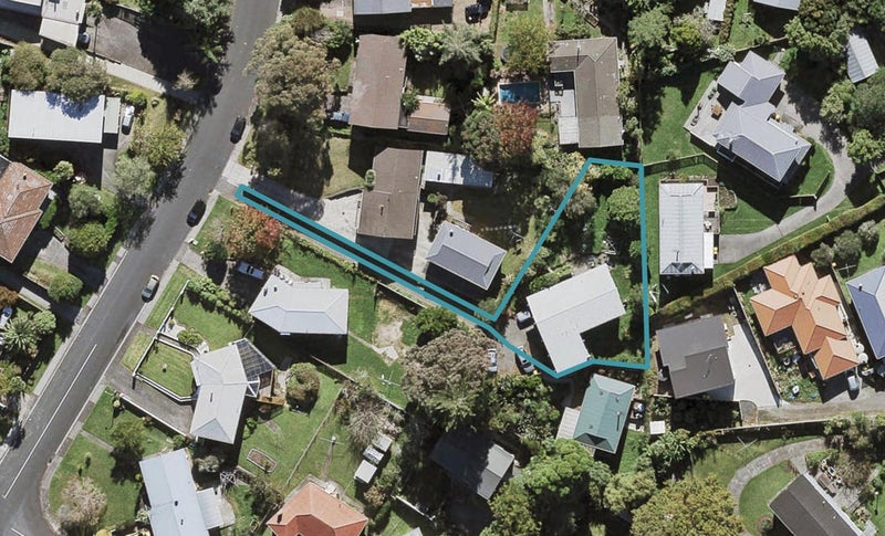 18 Crompton Road, Massey, Auckland - Carousel 1