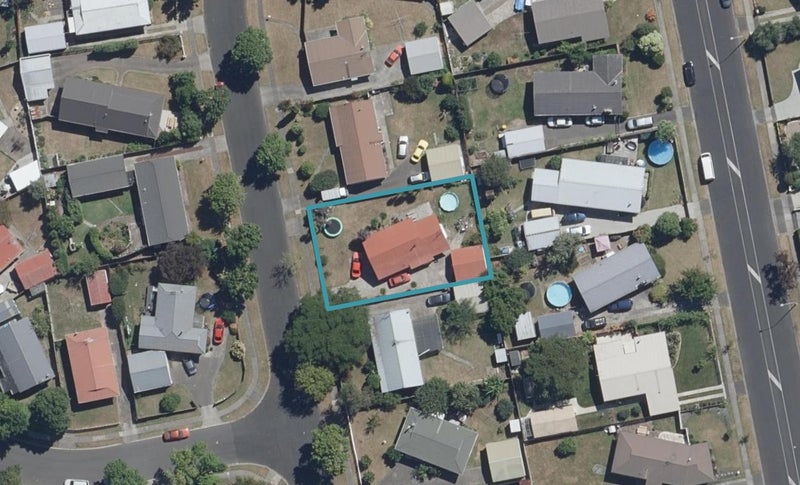 98 Oakfield Crescent, Pukete, Hamilton - Carousel 1