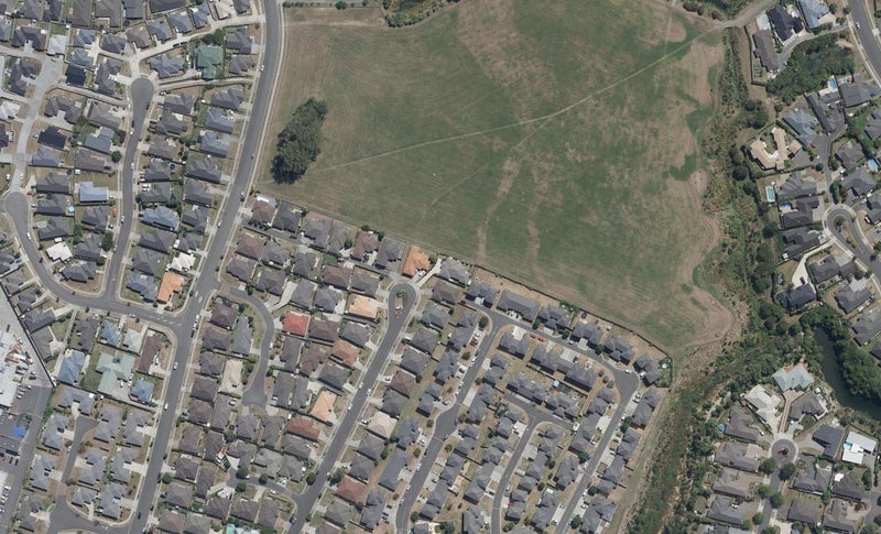 46 Parkside Drive, Huntington, Hamilton - Carousel 1
