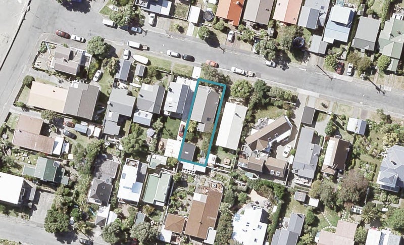 21 Kauri Street, Eastbourne, Lower Hutt - Carousel 1