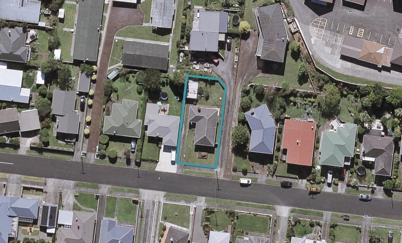 11 Trafalgar Street, Westown, New Plymouth - Carousel 1