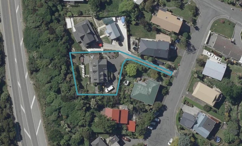 8 Heathvale Place, Heathcote Valley, Christchurch - Carousel 1