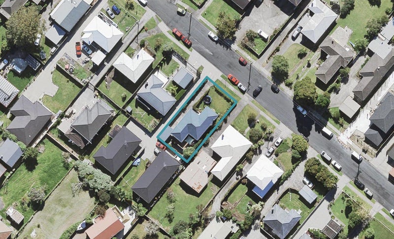 16 Netherlands Avenue, Kelston, Auckland - Carousel 1