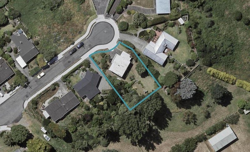 16 Kawau Grove, Waikanae Beach, Waikanae - Carousel 1