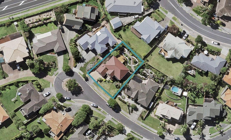 9 Baulcomb Parade, Windsor Park, Auckland - Carousel 1