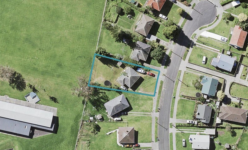 10 Lyndale Place, Glen Innes, Auckland - Carousel 1