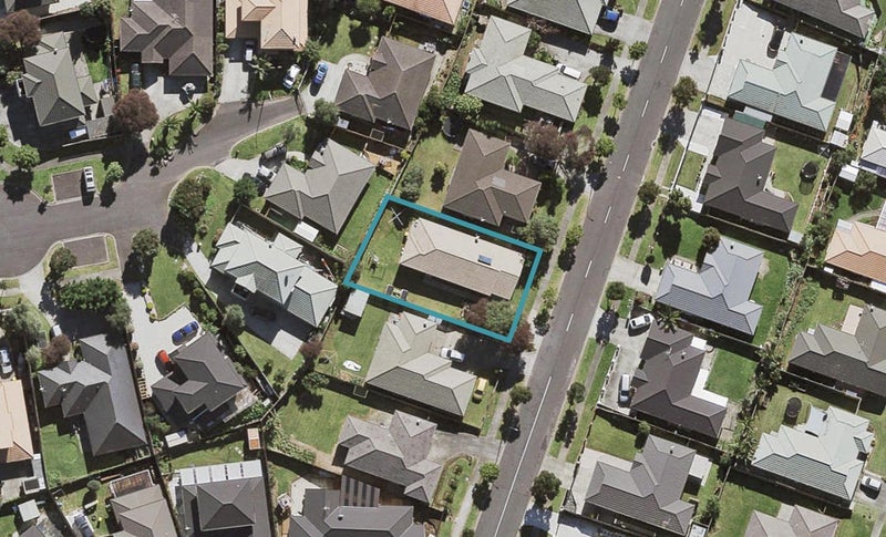 70 Crossandra Drive, Mangere, Auckland - Carousel 1