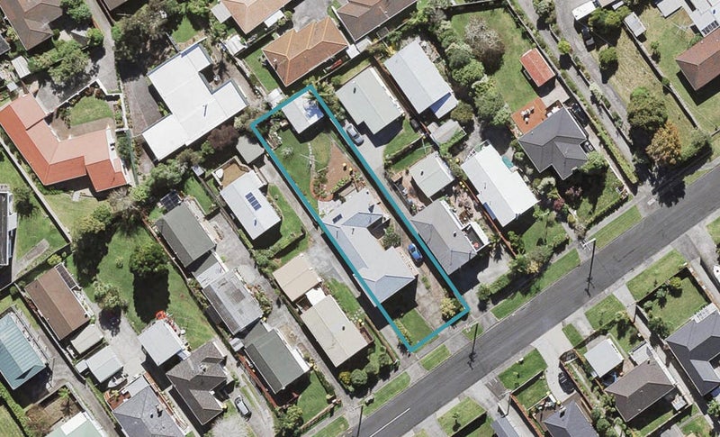 90 Roberts Road, Te Atatu South, Auckland - Carousel 1