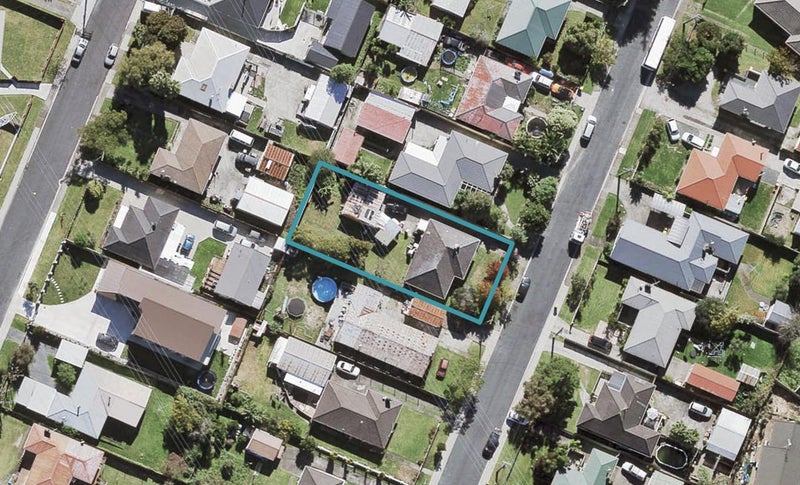 75 Cobham Crescent, Kelston, Auckland - Carousel 1