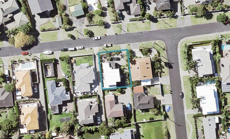 17 Beechwood Road, Rothesay Bay, Auckland - Carousel 1