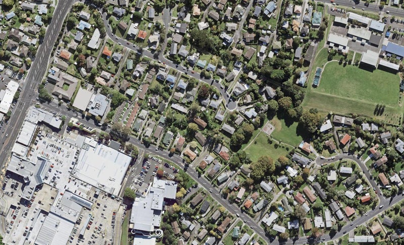 2/31 Camelot Place, Glenfield, Auckland - Carousel 1