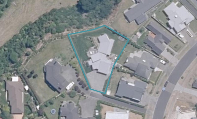 21 Magnolia Rise, Waipahihi, Taupo - Carousel 1