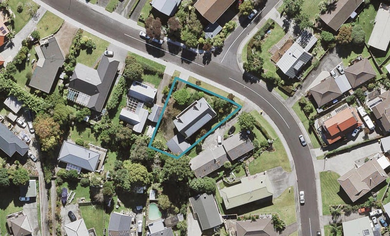 93 Manhattan Heights, Glendene, Auckland - Carousel 1