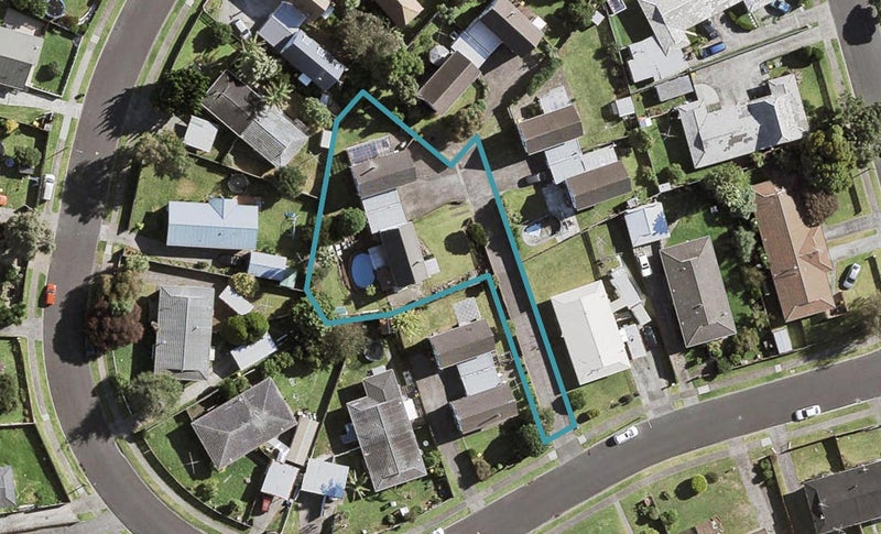1/17 Challen Close, Conifer Grove, Takanini - Carousel 1