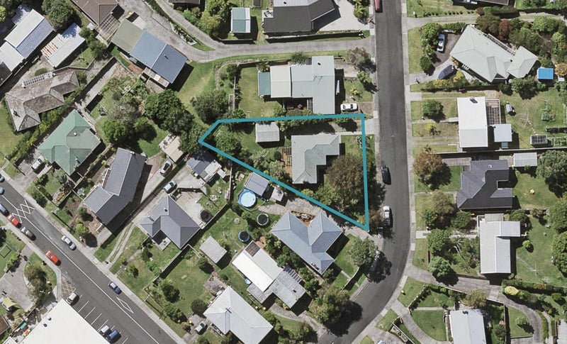 8 Lyford Crescent, Sunnynook, Auckland - Carousel 1