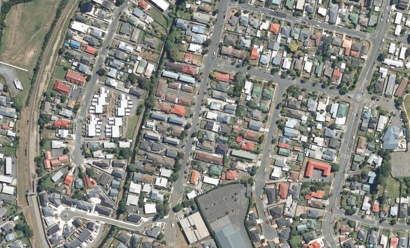 1/37 LEIGHTON AVE, Waiwhetu, Lower Hutt - Carousel 1
