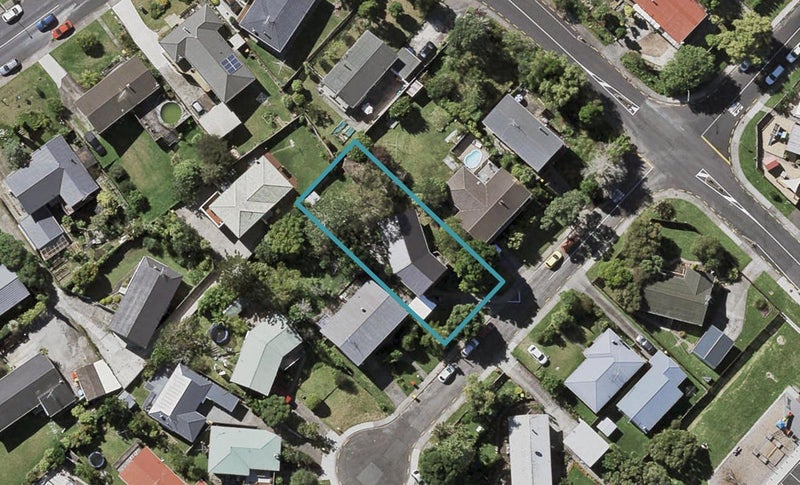 5 Heather Place, Sunnynook, Auckland - Carousel 1