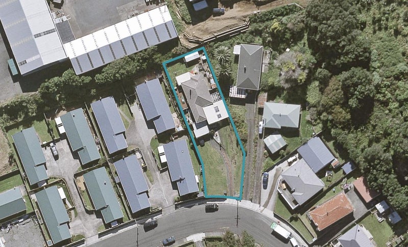 11 Simons Street, Moturoa, New Plymouth - Carousel 1