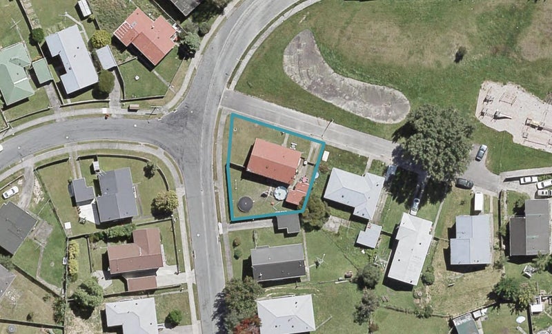 24 Speargrass Grove, Timberlea, Upper Hutt - Carousel 1