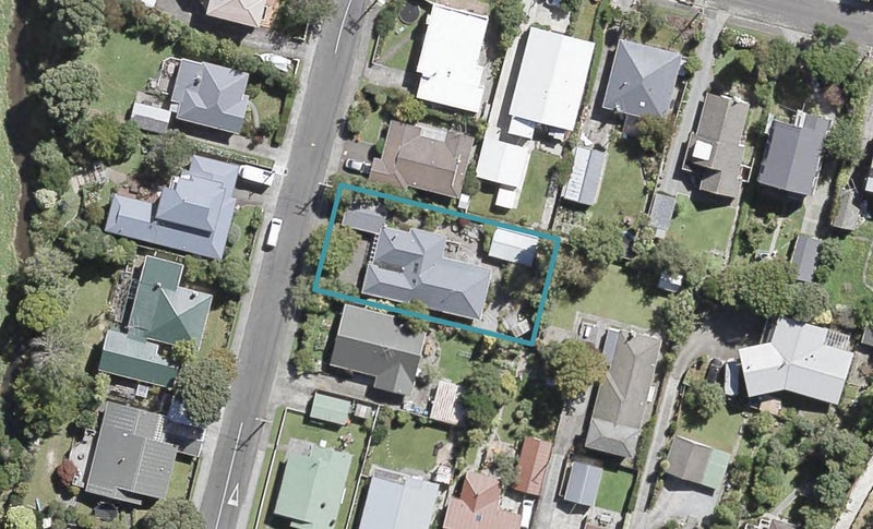 2 Woodvale Grove, Fairfield, Lower Hutt - Carousel 1