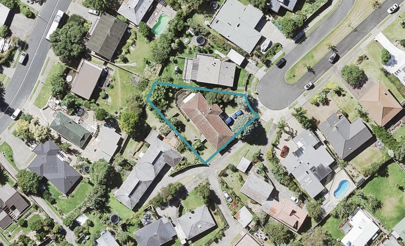 10 Hollyhock Place, Browns Bay, Auckland - Carousel 1