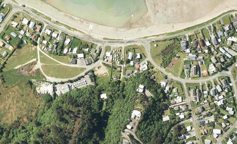 4 Harbour View Road, Ōkiwi Bay - Carousel 1