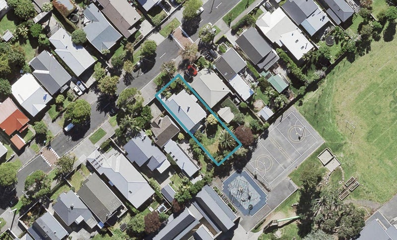 15 Warwick Avenue, Westmere, Auckland - Carousel 1