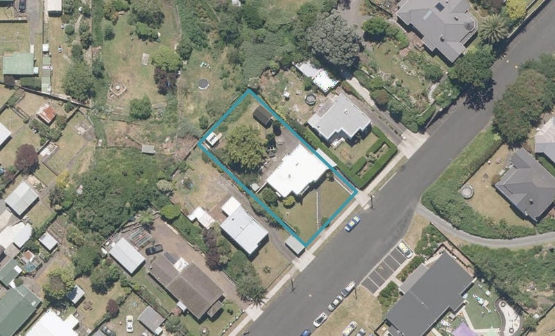 10 Tawa Street, Gonville, Whanganui - Carousel 1