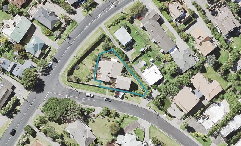 23 Scarboro Terrace, Murrays Bay, Auckland - Carousel 1